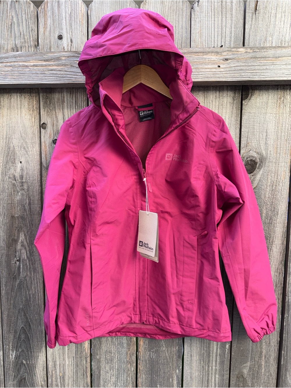 JACK WOLFSKIN Women’s Stormy Point 2L Jacket Size Small in Sangría Red